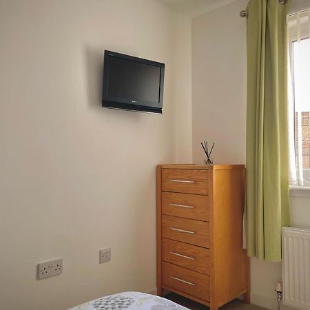 Bright 2-Bedroom Apartment With Parking In Монтроз Екстер'єр фото