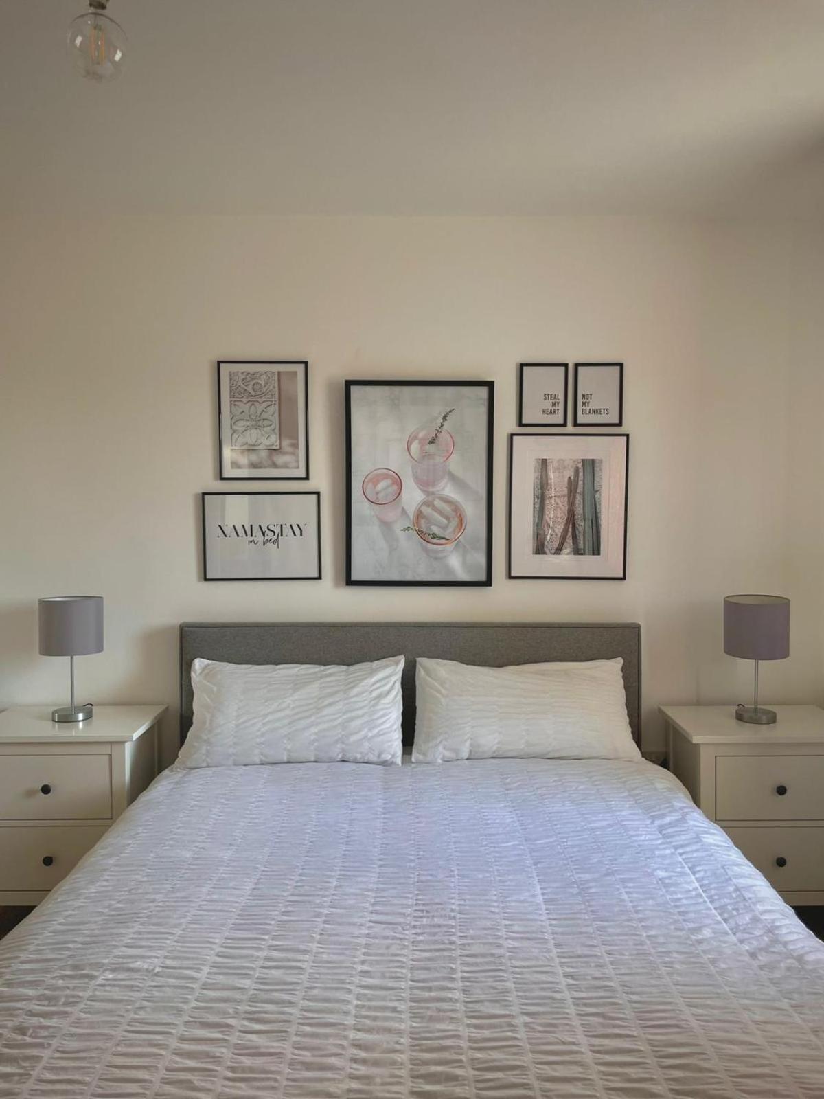 Bright 2-Bedroom Apartment With Parking In Монтроз Екстер'єр фото